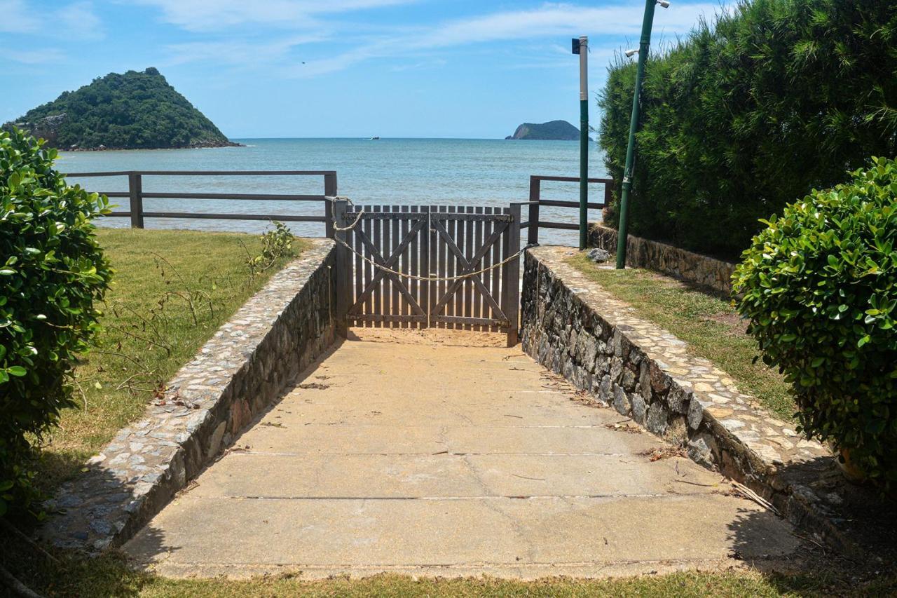 Casa pé na areia com varanda gourmet em Búzios RJ Exterior foto